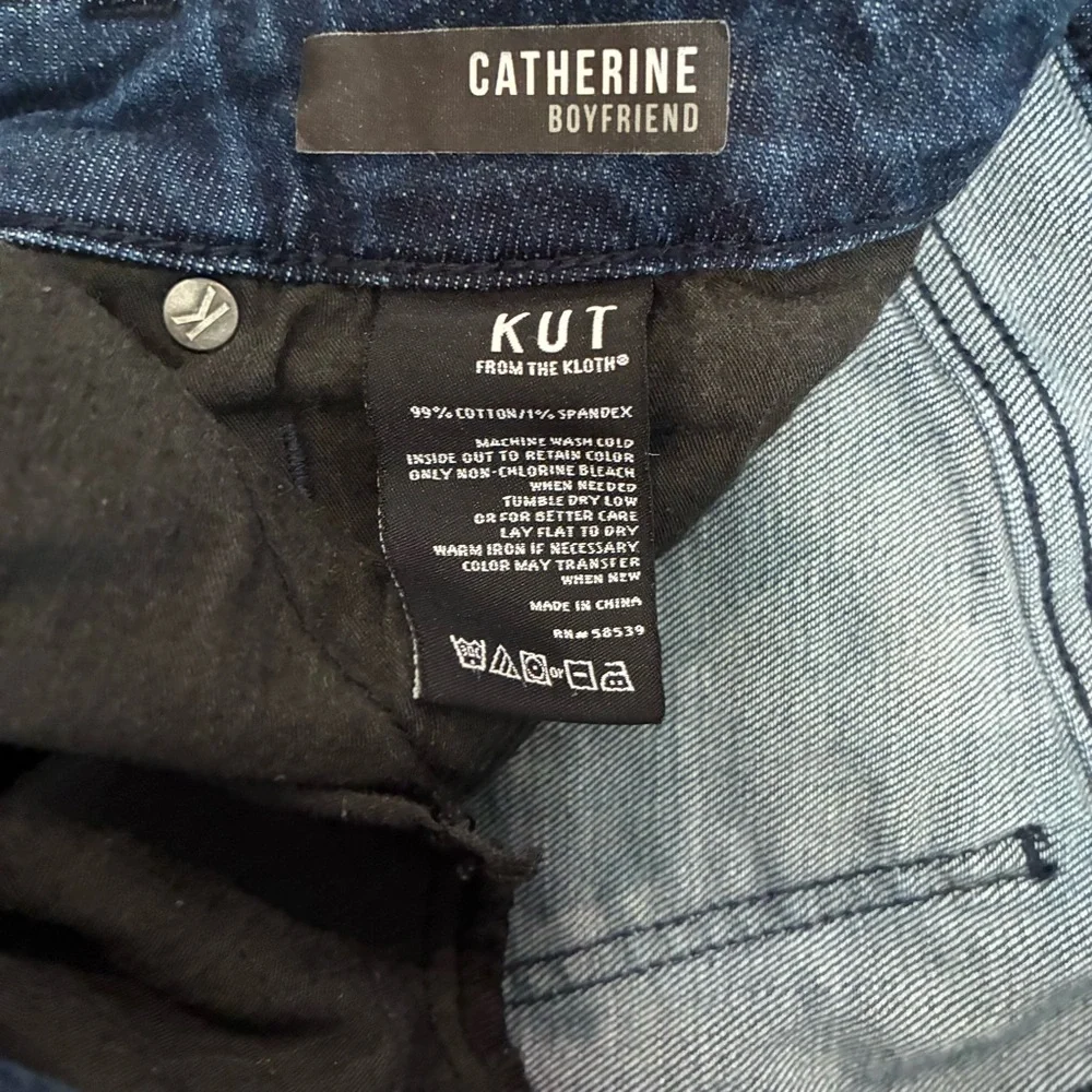 Kut from the Kloth Jeans Women’s 6 Blue Catherine Boyfriend Distressed LIKE NEW!
